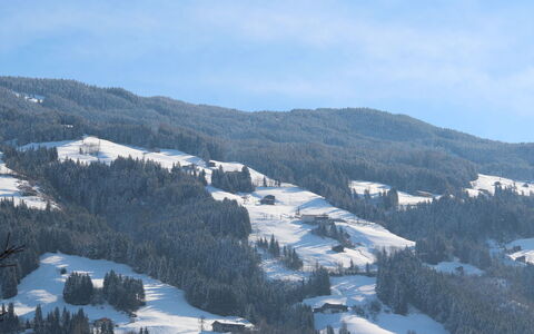 Aschau im Zillertal 485: Sne, Bjergrige Landskabsformer, Bjerg, Vinter, Himmel, Hill Station, Bjergkæde, Geologiske Fænomen, Alps, Træ