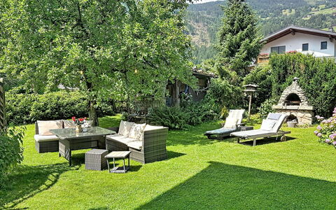 Aschau im Zillertal 485: Have, Busk, Landskab, Møbel, Udendørs Møbler, Bjergkæde, Lawn, Bunddække, Landscaping
