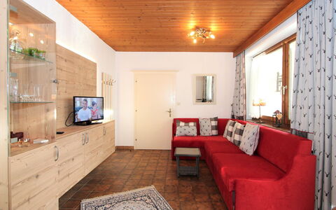 Aschau im Zillertal 485: Værelse, Møbel, Ejendom, Loft, Indretning, Bygning, Stue, Væg, Hus, Ejendom