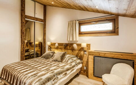 Tignes 392: Soveværelse, Møbel, Seng, Værelse, Sengetøj, Indretning, Bed Frame, Ejendom, Sengetøj, Loft
