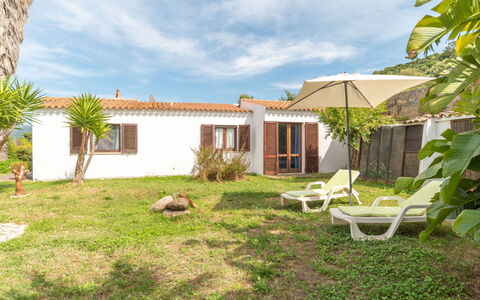 Sibilla: Sky, Himmel, Plante, Bygning, Ejendom, Plantesamfund, Vindue, Træ, Land Lot, Hus