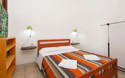 Valledoria 735: Bygning, Møbel, Ejendom, Komfort, Produkt, Orange, Træ, Bed Frame, Hus, Indretning