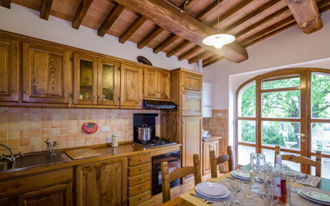 Villa Le Capanne: Værelse, Ejendom, Bygning, Møbel, Indretning, Hus, Loft, Køkken, Hjem, Cabinetry