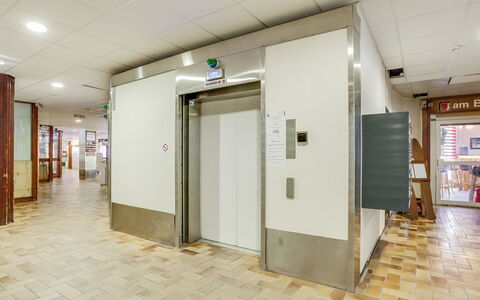 Tignes 402: Bygning, Væg, Loft, Værelse, Etage, Dør, Indretning, Arkitektur, Ejendom, Lobby