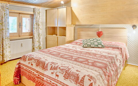 The Twins Apartment - Champoluc: Soveværelse, Seng, Værelse, Møbel, Sengetøj, Ejendom, Bed Frame, Sengetøj, Indretning, Madras
