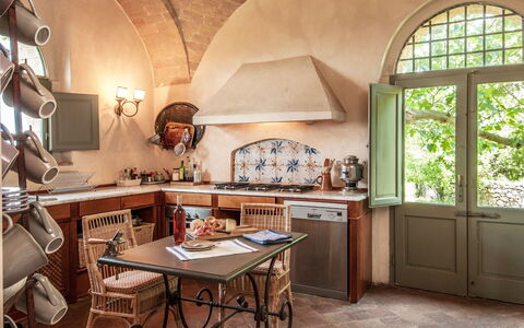 Fontanelle 16: Værelse, Ejendom, Indretning, Møbel, Bygning, Loft, Etage, Køkken, Countertop, Hjem