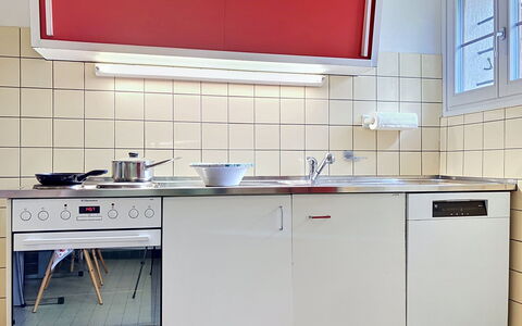 Chalet Clairval: Køkken, Køkken Apparat, Større Bandage, Gulvbelægning, Indretning, Countertop, Etage, Køkkenvask, Loft, Komfur