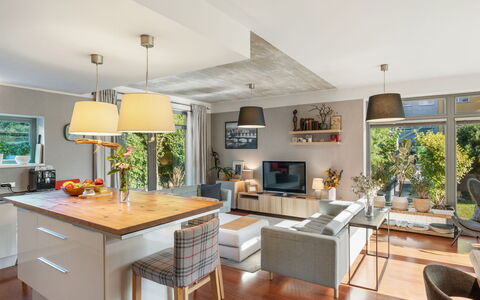 Řeporyje: Møbel, Indretning, Gulvbelægning, Stol, Couch, Bord, Etage, Køkken, Træ, Loft