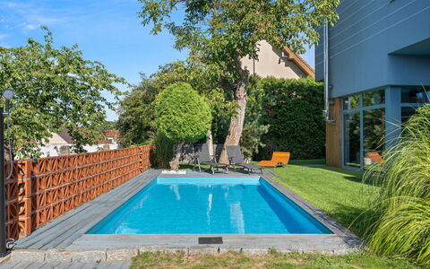 Řeporyje: Svømmepøl, Blå, Kompositmateriale, Udvej, Fritid, Eco Hotel, Have, Skygge, Backyard, Landscaping
