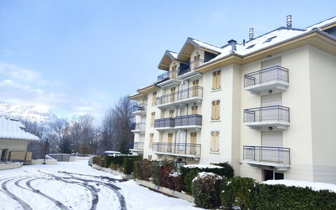 Saint Gervais 270: Himmel, Bygning, Vindue, Ejendom, Plante, Sne, Hus, Urban Design, Træ, Sky