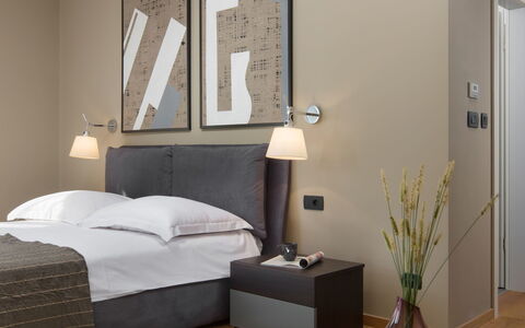 Oliva 1: Soveværelse, Møbel, Værelse, Seng, Indretning, Bed Frame, Ejendom, Sengetøj, Madras, Væg