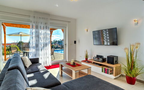 Races: Bord, Billedramme, Couch, Plante, Ejendom, Komfort, Stueplante, Studio Couch, Indretning, Stue