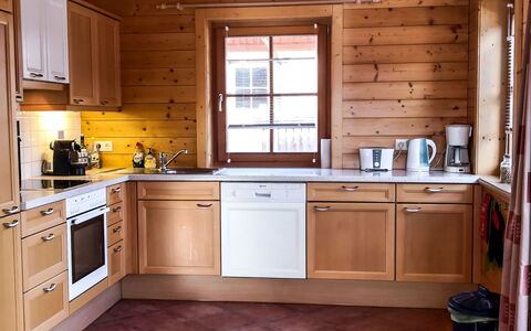 Chalet Jupiter: Cabinetry, Countertop, Værelse, Køkken, Møbel, Ejendom, Håndvask, Bygning, Belysning, Etage