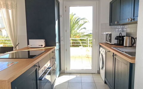 Les Mas de la Mer: Møbel, Køkken, Køkken Apparat, Countertop, Større Bandage, Gulvbelægning, Træ, Etage, Cabinetry, Indretning