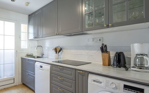 Reserva de Alvarito: Cabinetry, Countertop, Ejendom, Bygning, Hvid, Komfur, Vaskerum, Køkken, Køkken Apparat, Vindue