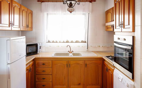Somnium Mare: Countertop, Cabinetry, Møbel, Værelse, Køkken, Ejendom, Etage, Håndvask, Indretning, Bygning