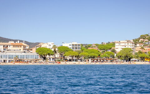 Villa la Sianne: Vand, Krop Af Vand, Træ, Kyst, Strand, Coastal Og Oceaniske Landskabsformer, Kyst, Hav, Bank, Sand