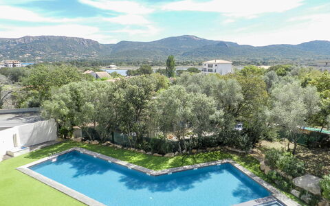 Porto Vecchio 120: Sky, Vand, Himmel, Vandressourcer, Plante, Daytime, Ejendom, Svømmepøl, Blå, Natur
