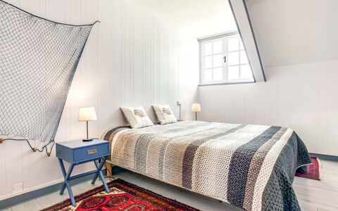 Les Figuiers: Soveværelse, Seng, Møbel, Værelse, Sengetøj, Sengetøj, Ejendom, Bed Frame, Indretning, Suite