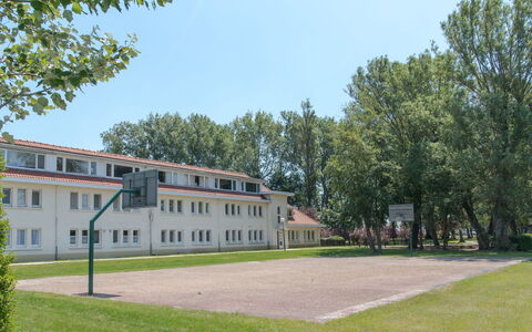 Maya - Parking and Distant View: Himmel, Plante, Vindue, Bygning, Træ, Land Lot, Urban Design, Græs, Landskab, Facade
