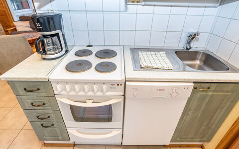 Villa Valokki: Køkken Apparat, Større Bandage, Køkken, Husholdningsapparat, Komfur, Komfur, Cabinetry, Gulvbelægning, Møbel, Gaskomfur