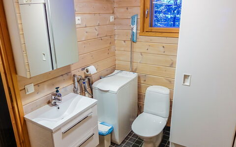 Aslakit B: Træ, Gulvbelægning, Sanitærarmatur, Etage, Toilet, Toiletbræt, Håndvask, Badeværelse, Vvs, Badeværelsesvask