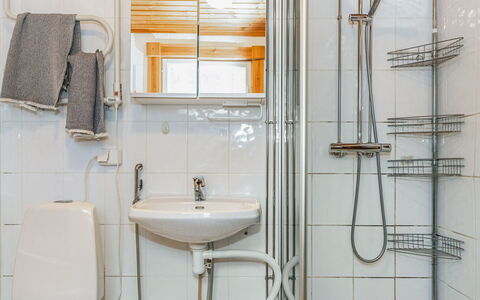 Ojala: Sanitærarmatur, Gulvbelægning, Indretning, Etage, Badeværelse, Håndvask, Badeværelsesvask, Vvs, Loft, Værelse