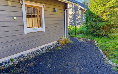 Joutsen a: Rots, Sidespor, Hjem, Sommerhus, Indkørsel, Landscaping, Have