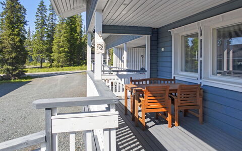 Ruka Snow and Sun 4: Veranda, Sidespor, Sommerhus, Skygge, Skydevindue, Hårdttræ, Planke, Dæk, Udendørs Struktur