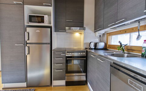 Rukapahta 5: Køkken Apparat, Køkken, Større Bandage, Countertop, Cabinetry, Husholdningsapparat, Træ, Gulvbelægning, Indretning, Køkkenvask