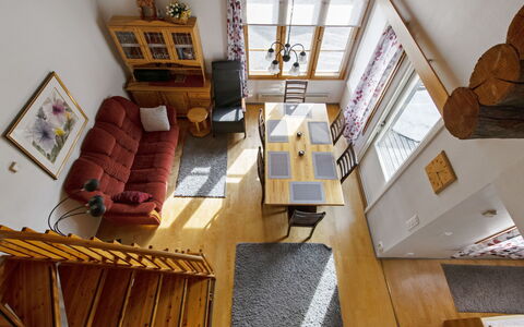 Rukapahta 5: Gulvbelægning, Træ, Møbel, Indretning, Etage, Couch, Loft, Stue, Værelse, Trægulve