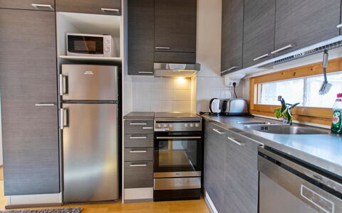 Rukapahta 5: Køkken Apparat, Køkken, Større Bandage, Countertop, Cabinetry, Husholdningsapparat, Træ, Gulvbelægning, Indretning, Møbel