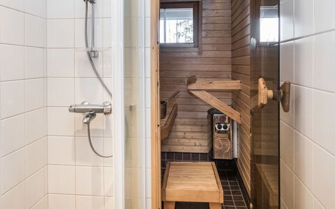 Kotka: Væg, Gulvbelægning, Træ, Etage, Sanitærarmatur, Indretning, Badeværelse, Vvs, Værelse, Toilet