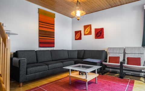 Palokärki: Møbel, Gulvbelægning, Indretning, Etage, Couch, Træ, Stue, Loft, Værelse, Belysning