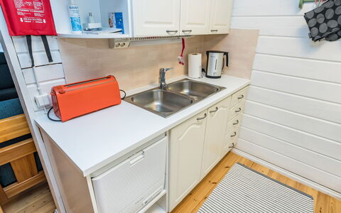 Keloranta: Køkken, Gulvbelægning, Større Bandage, Træ, Køkken Apparat, Etage, Indretning, Countertop, Cabinetry, Møbel