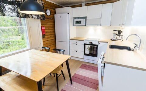 Pelkkaveska: Gulvbelægning, Træ, Køkken, Etage, Indretning, Møbel, Trægulve, Countertop, Større Bandage, Værelse