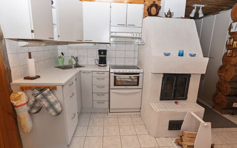 Rukanlumous 1: Køkken, Køkken Apparat, Træ, Større Bandage, Countertop, Gulvbelægning, Møbel, Indretning, Etage, Cabinetry