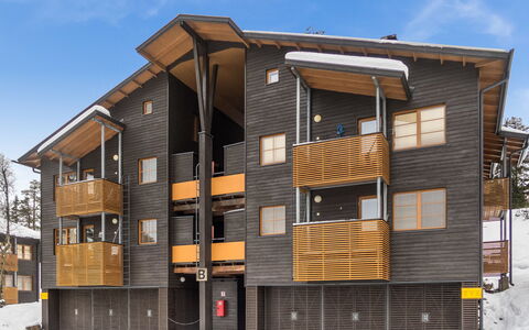 Karhunvartijan Linna B14: Facade, Lejlighed, Urban Design, Kompositmateriale, Sidespor, Ejerlejlighed, Dagslys, Brutalisme