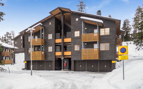 Karhunvartijan Linna B14: Facade, Boligområde, Lejlighed, Urban Design, Sidespor, Ejerlejlighed, Fryser