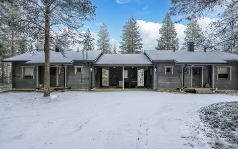 Pohjaskoti a: Træ, Sidespor, Sommerhus, Hus, Hjem, Planke, Garden Bygninger, Bjælkehytte, Hårdttræ, Veranda