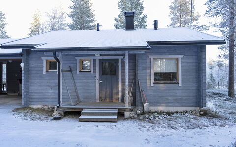 Pohjaskoti B: Træ, Sidespor, Sommerhus, Hus, Hjem, Planke, Garden Bygninger, Bjælkehytte, Hårdttræ, Veranda