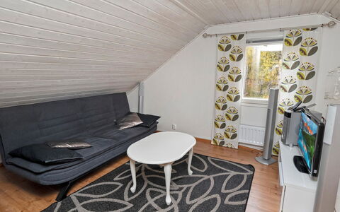 Vuorimäki: Gulvbelægning, Etage, Træ, Indretning, Møbel, Loft, Trægulve, Hjem, Værelse, Stue