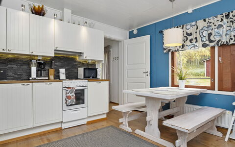 Vuorimäki: Indretning, Møbel, Gulvbelægning, Træ, Etage, Køkken, Loft, Countertop, Værelse, Større Bandage