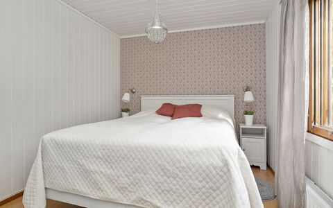 Vuorimäki: Træ, Gulvbelægning, Indretning, Etage, Soveværelse, Loft, Seng, Værelse, Sengetøj, Sengetøj