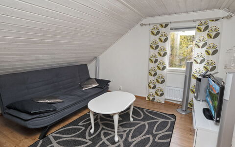 Vuorimäki: Gulvbelægning, Etage, Træ, Indretning, Møbel, Loft, Hjem, Trægulve, Værelse, Stue