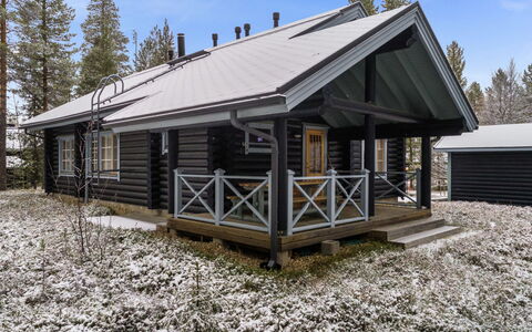 Aspilevi: Træ, Sommerhus, Sidespor, Bjælkehytte, Garden Bygninger, Skygge, Woodland, Tømmer, Hårdttræ, Veranda