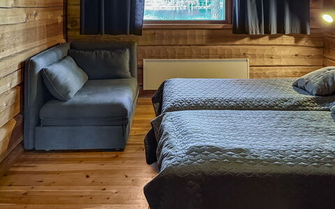 Sompsanniemi: Træ, Etage, Gulvbelægning, Bejdse, Loft, Hårdttræ, Værelse, Seng, Soveværelse, Planke