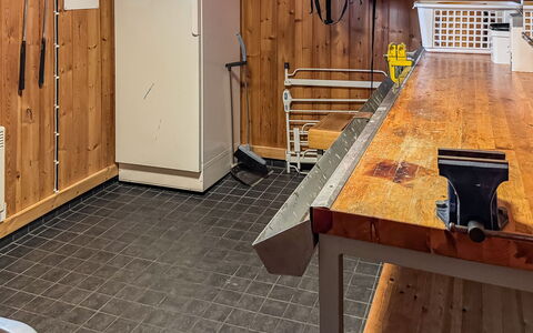 Sompsanniemi: Træ, Gulvbelægning, Etage, Værelse, Bejdse, Krydsfiner, Hårdttræ, Cabinetry, Hylde