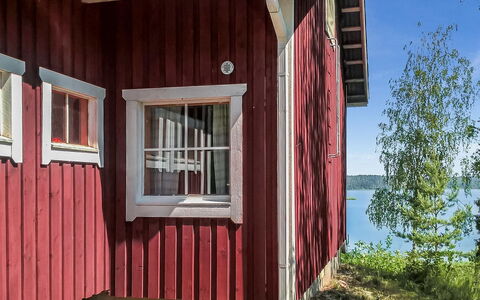 Punasotka 2: Indretning, Møbel, Couch, Gulvbelægning, Etage, Værelse, Loft, Stue, Lejlighed