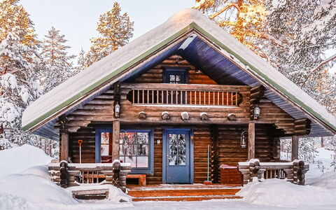 Tikkatupa: Træ, Sommerhus, Bjælkehytte, Skov, Skur, Garden Bygninger, Lærk, Woodland, Bejdse